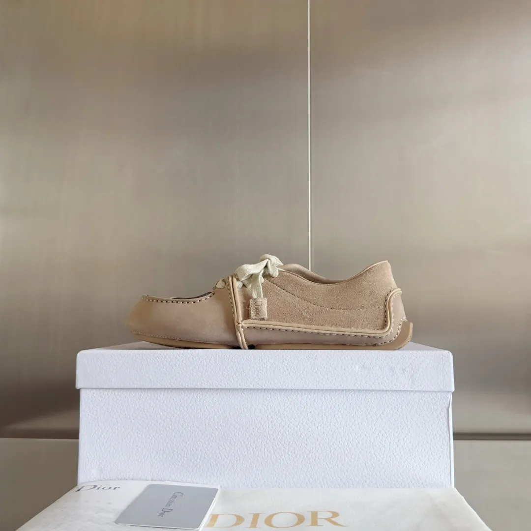 Men's shoes 💰640 Top version: Couple's Dior Roadie Series Catwalk Couple's Handmade Casual Sports Shoes Delivery Counter Exquisite Packaging🛍📦 ▪️Fabric: Original custom imported first-layer cowhide ▪️Inner lining: Original custom leather lining ▪️Sole: Original molded anti-slip rubber material ▪️Sole thickness: 2CM ▪️Size: Women's 35-40 / Men's 39-45